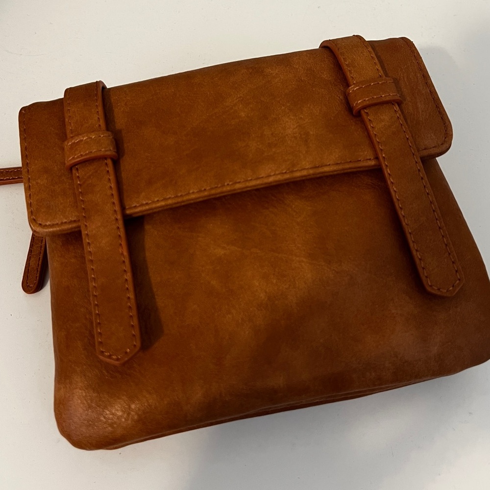 Elegant Cognac Leather Crossbody Bag